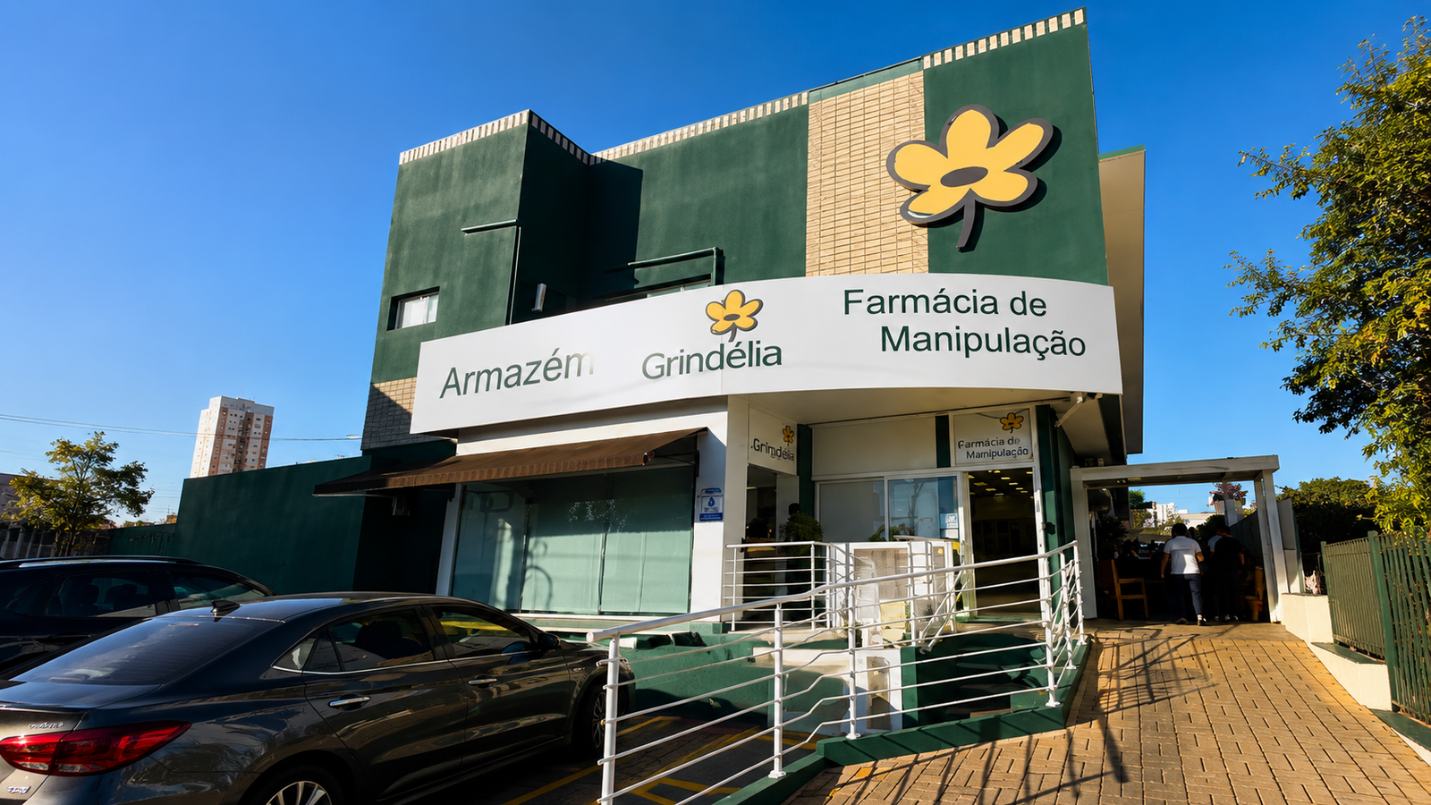 Café da manhã celebra os 45 anos da 1ª farmácia de manipulação da cidade