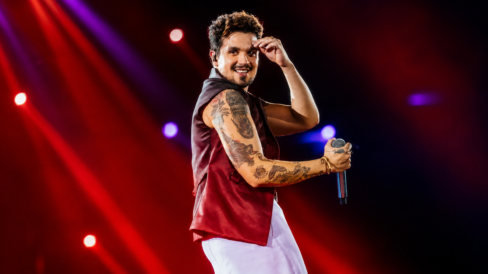 Luan Santana faz show no Teixeirão em Rio Preto