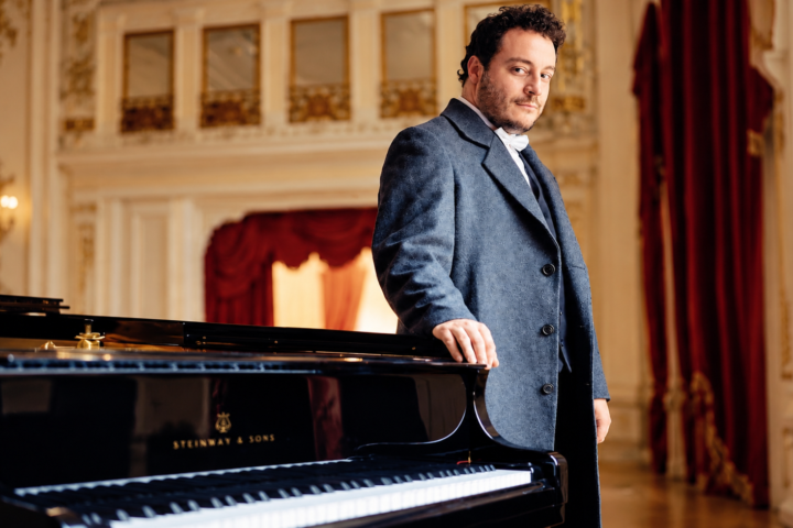 Pianista do Teatro Mariinsky se apresenta em Rio Preto
